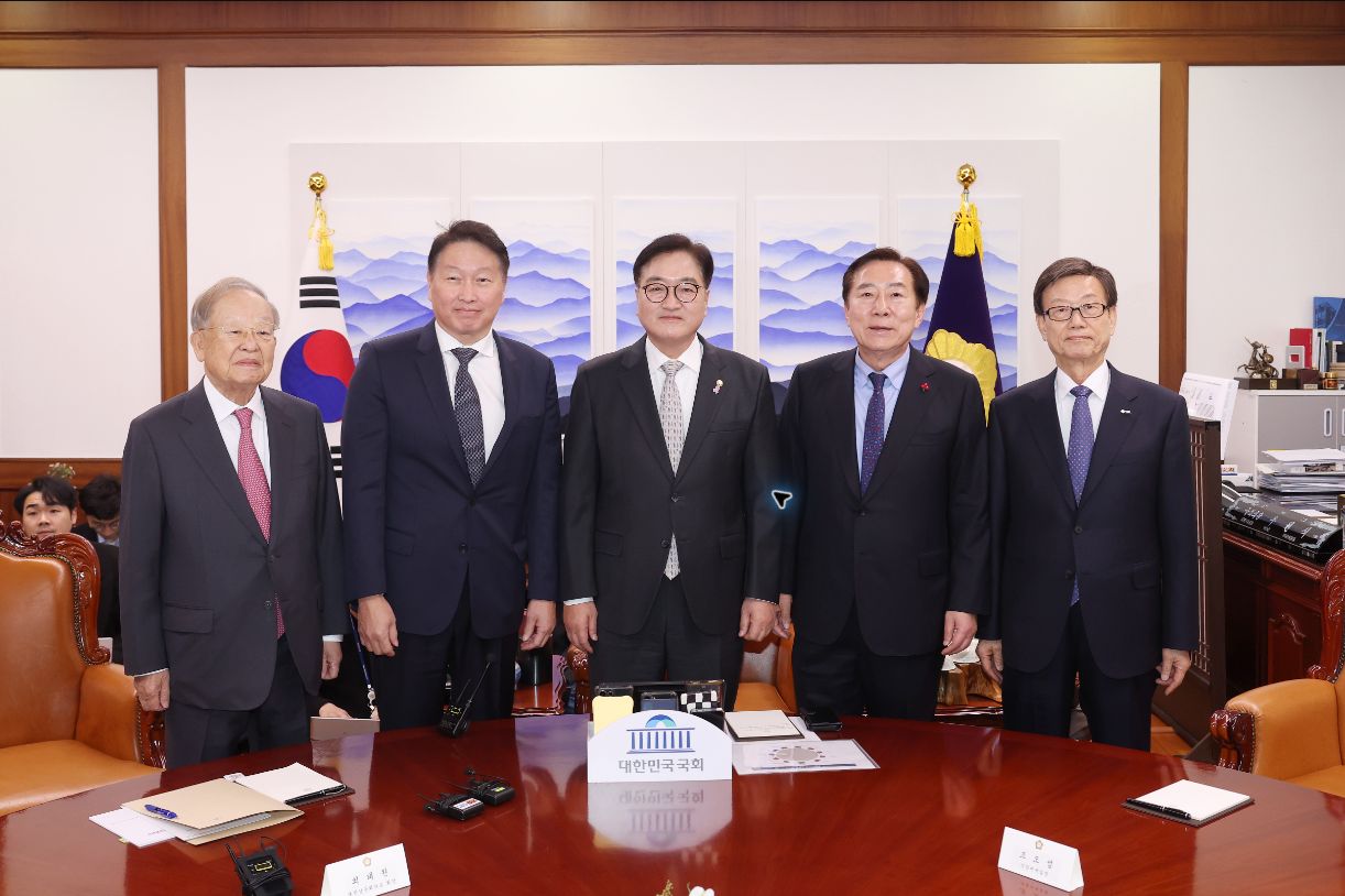 국회의장과 경제단체장들이 국회에서 촬영한 기념사진