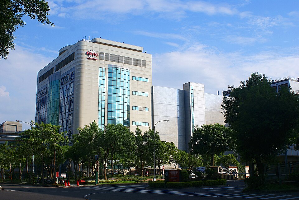 대만 신주과학단지의 TSMC Fab 5 건물 전경