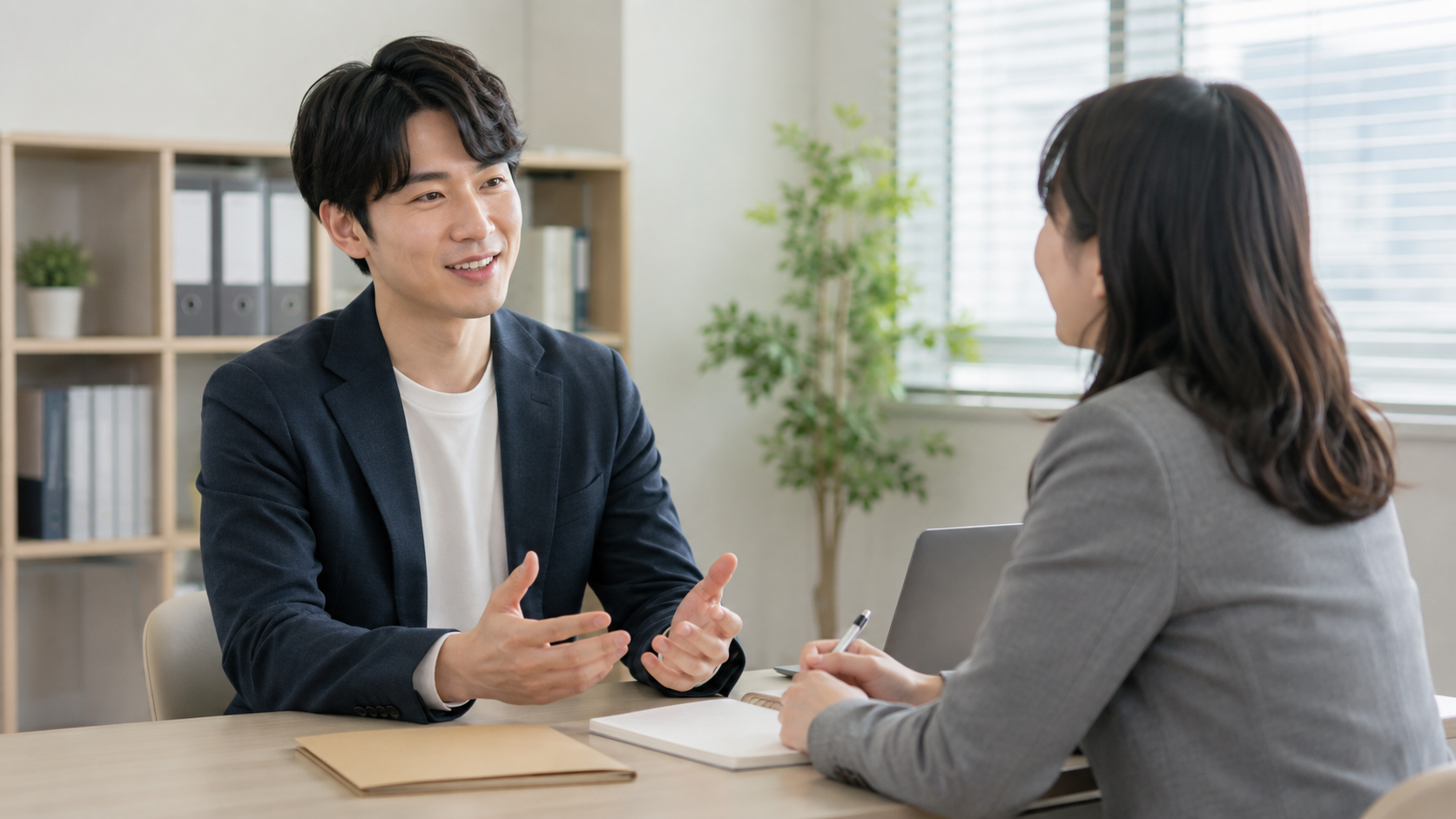 취업활동계획을 상담하는 구직자