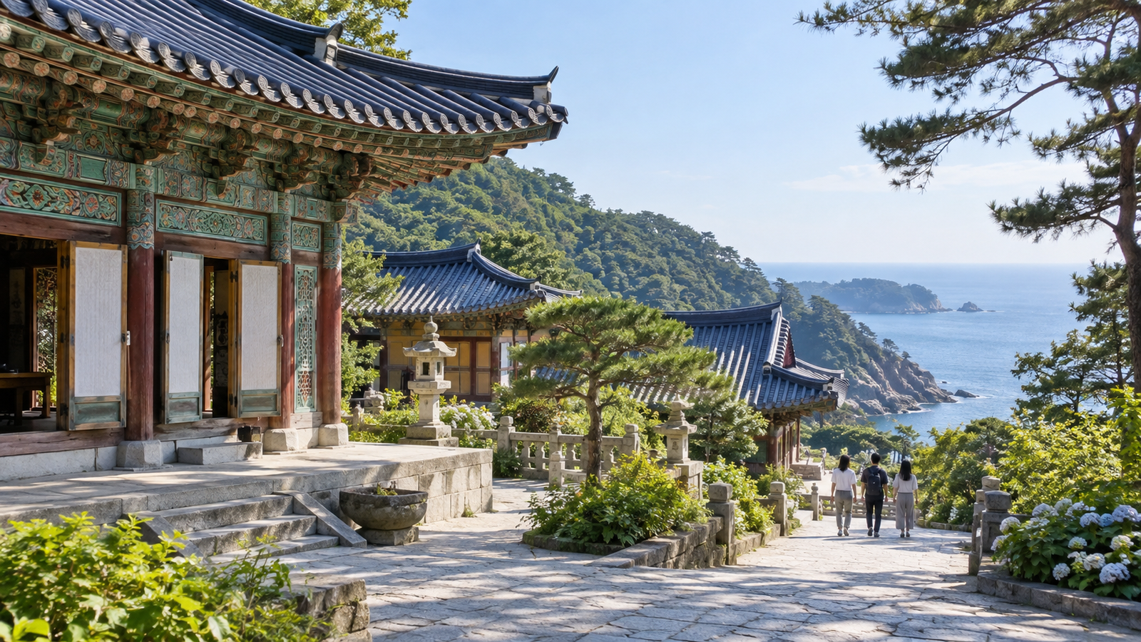 낙산사 나는 절로 행사의 장소와 분위기를 떠올리게 하는 해안 사찰 전경